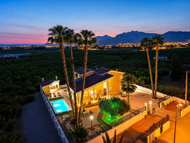 5 soveværelse Villa til salg i Desamparados - Hurchillo - Torremendo, Orihuela - € 675.000 (Ref: 9991869)