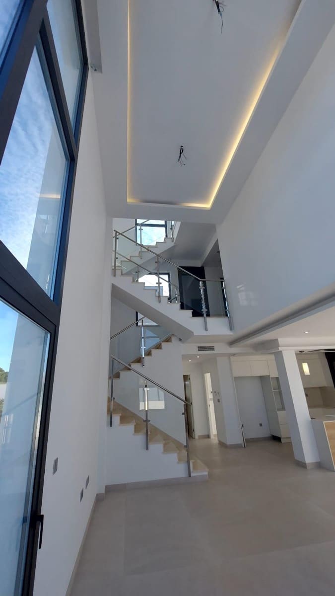 3 bedroom Villa for sale in Torrevieja - € 650,000 (Ref: 9991870)