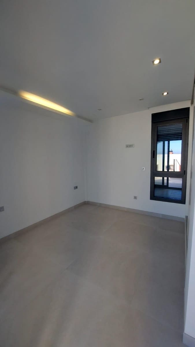 3 bedroom Villa for sale in Torrevieja - € 650,000 (Ref: 9991870)