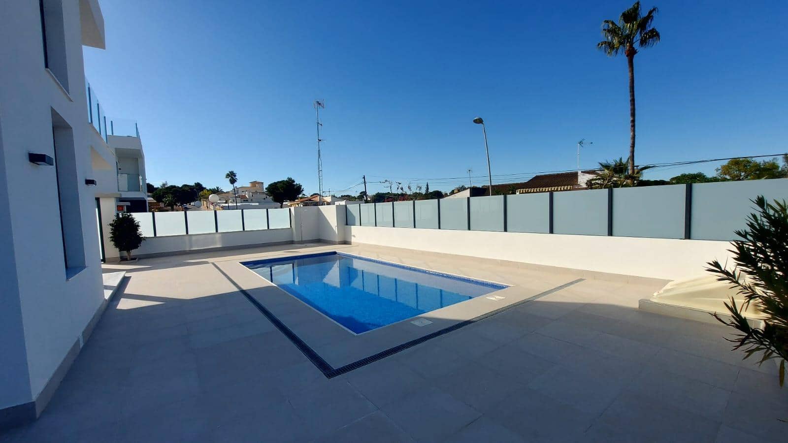 3 bedroom Villa for sale in Torrevieja - € 650,000 (Ref: 9991870)
