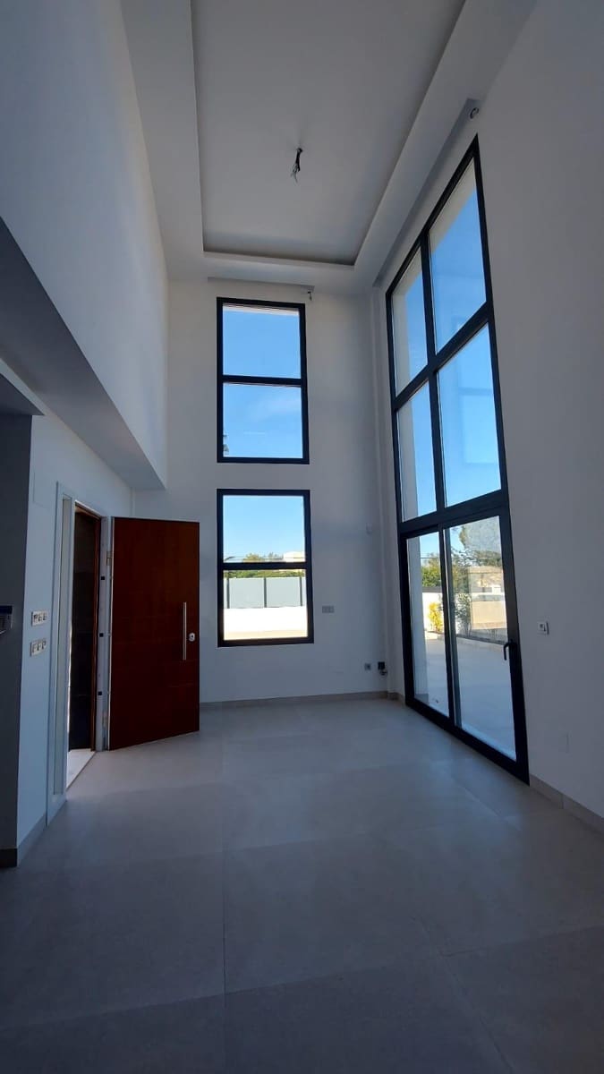 3 bedroom Villa for sale in Torrevieja - € 650,000 (Ref: 9991870)