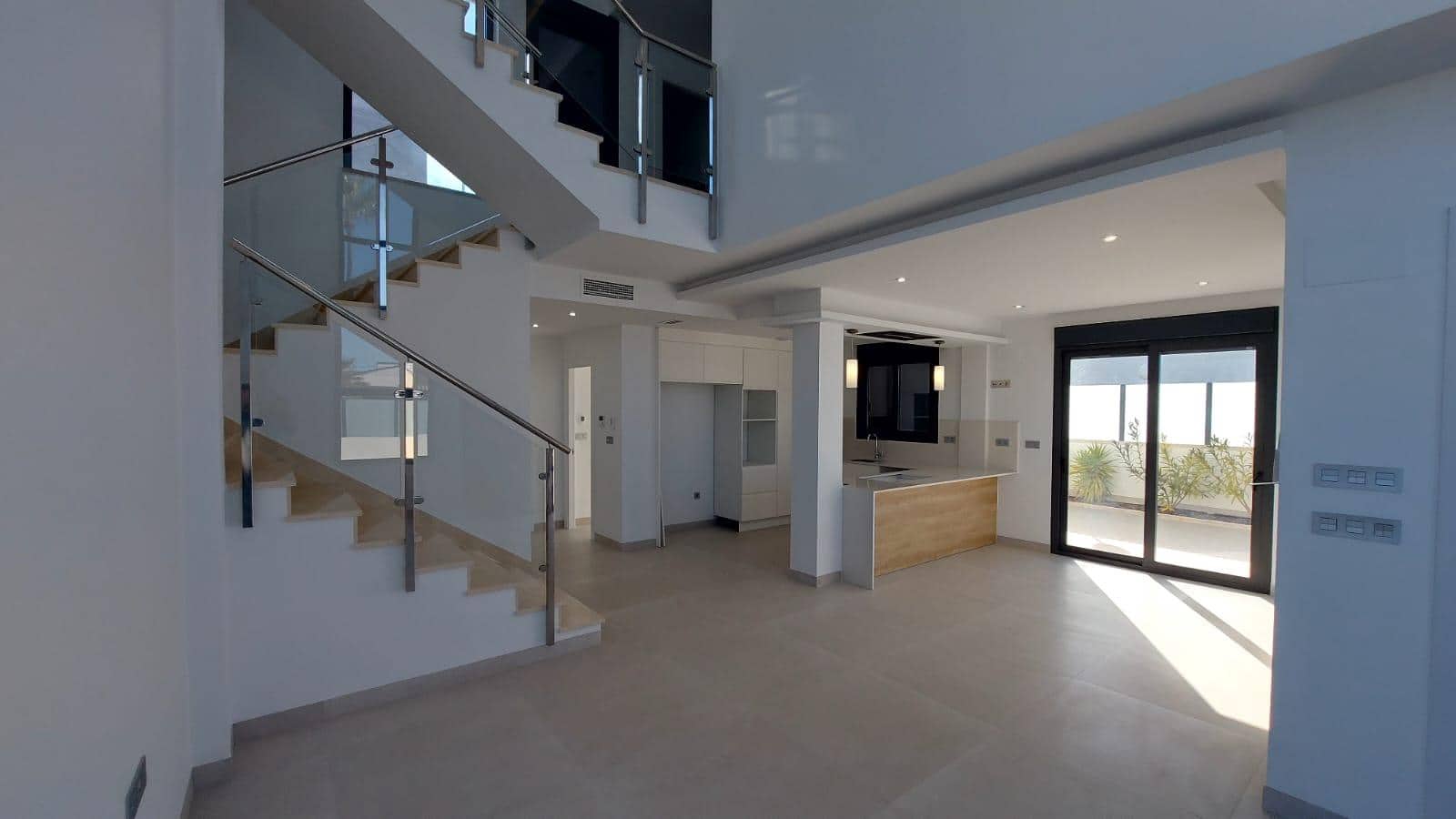 3 bedroom Villa for sale in Torrevieja - € 650,000 (Ref: 9991870)