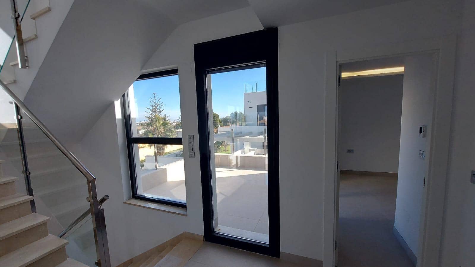 3 bedroom Villa for sale in Torrevieja - € 650,000 (Ref: 9991870)