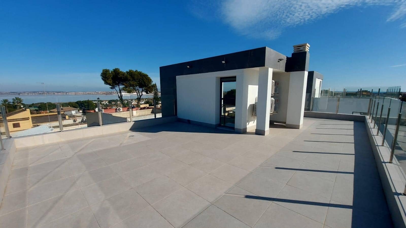 3 bedroom Villa for sale in Torrevieja - € 650,000 (Ref: 9991870)