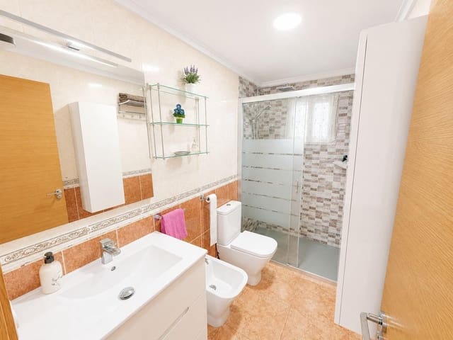 2 bedroom Apartment for sale in Centro - Muelle Pesquero, Torrevieja - € 135,000 (Ref: 9991889)