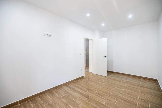 1 bedroom Apartment for sale in Playa de los Locos, Torrevieja - € 117,500 (Ref: 9991890)