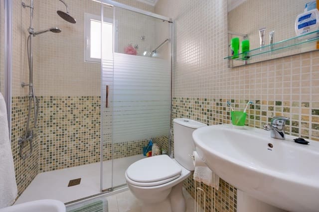 2 soveværelse Lejlighed til salg i Avenida Habaneras - Curva de Palangre, Torrevieja - € 170.900 (Ref: 9991893)