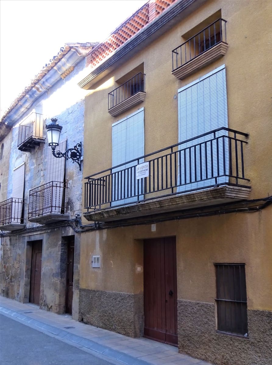 5 bedroom Townhouse for sale in Maella - € 89,000 (Ref: 7406933)