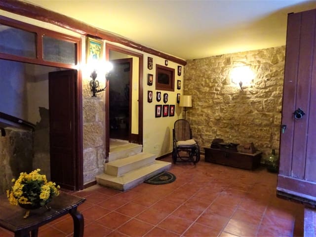 5 bedroom Townhouse for sale in Maella - € 89,000 (Ref: 7406933)