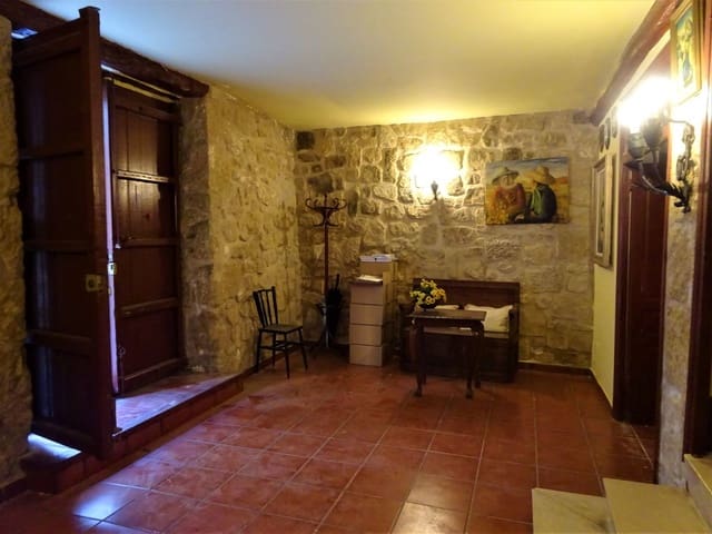 5 bedroom Townhouse for sale in Maella - € 89,000 (Ref: 7406933)