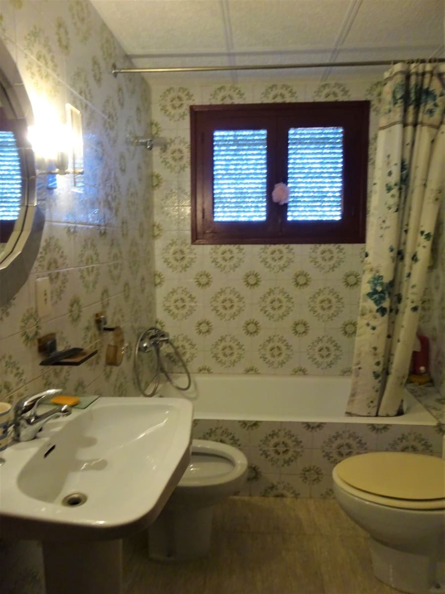 5 bedroom Townhouse for sale in Maella - € 89,000 (Ref: 7406933)