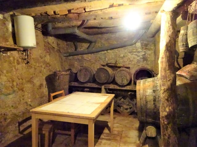 5 bedroom Townhouse for sale in Maella - € 89,000 (Ref: 7406933)