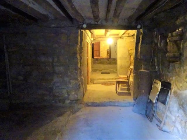 5 bedroom Townhouse for sale in Maella - € 89,000 (Ref: 7406933)