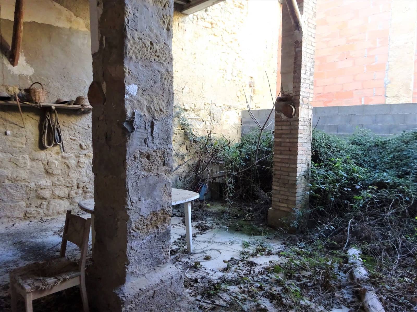 5 bedroom Townhouse for sale in Maella - € 89,000 (Ref: 7406933)