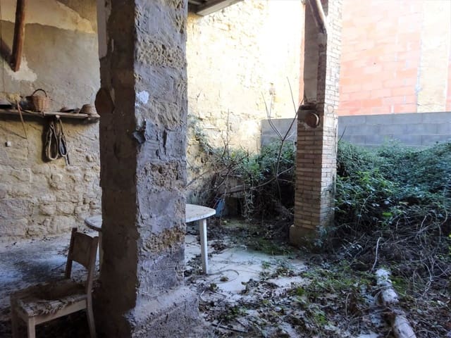 5 bedroom Townhouse for sale in Maella - € 89,000 (Ref: 7406933)