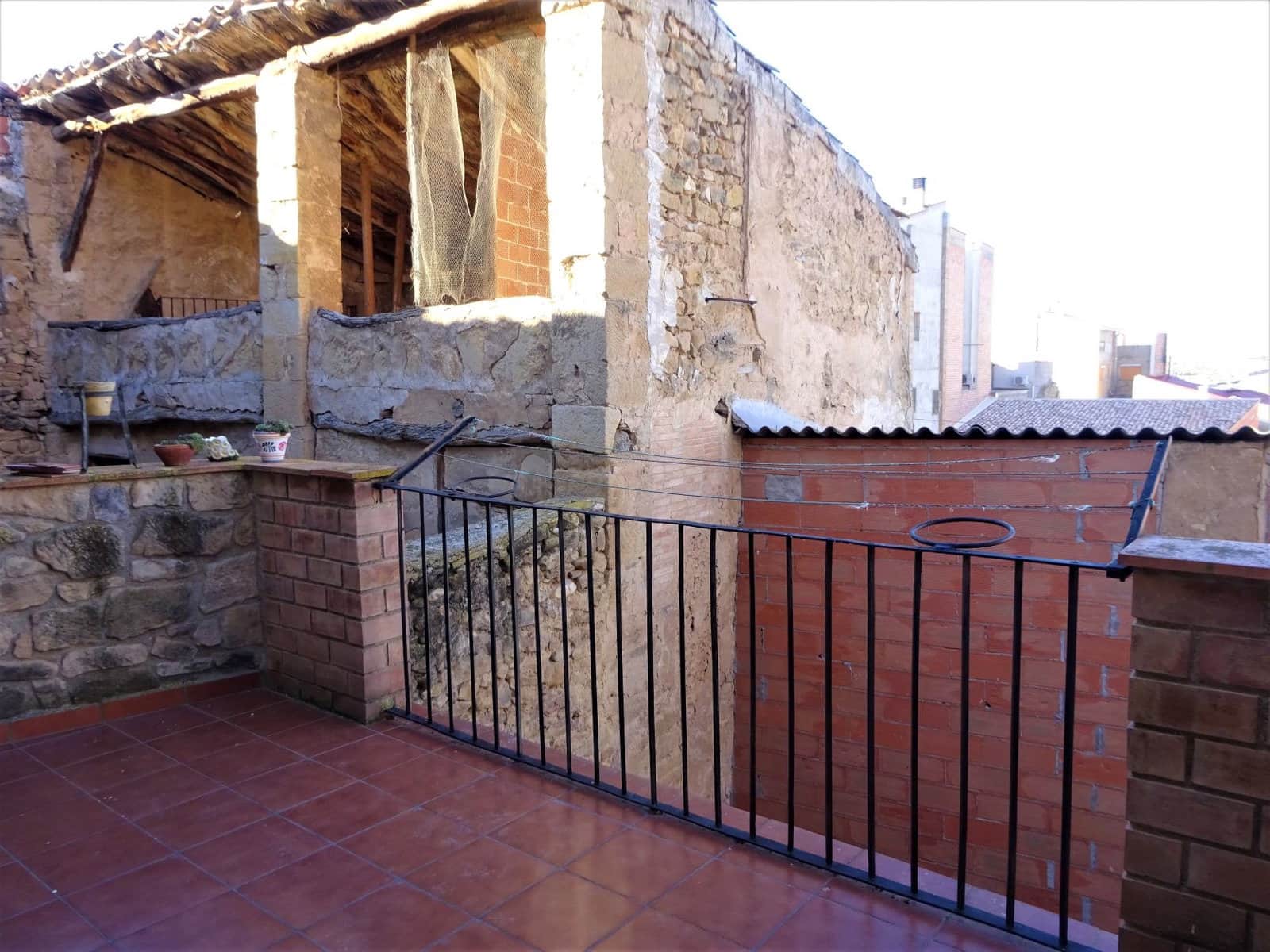 5 bedroom Townhouse for sale in Maella - € 89,000 (Ref: 7406933)