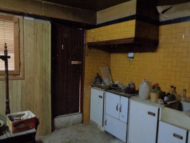 6 soverom Hus til salgs i Maella med garasje - € 49 000 (Ref: 7406966)