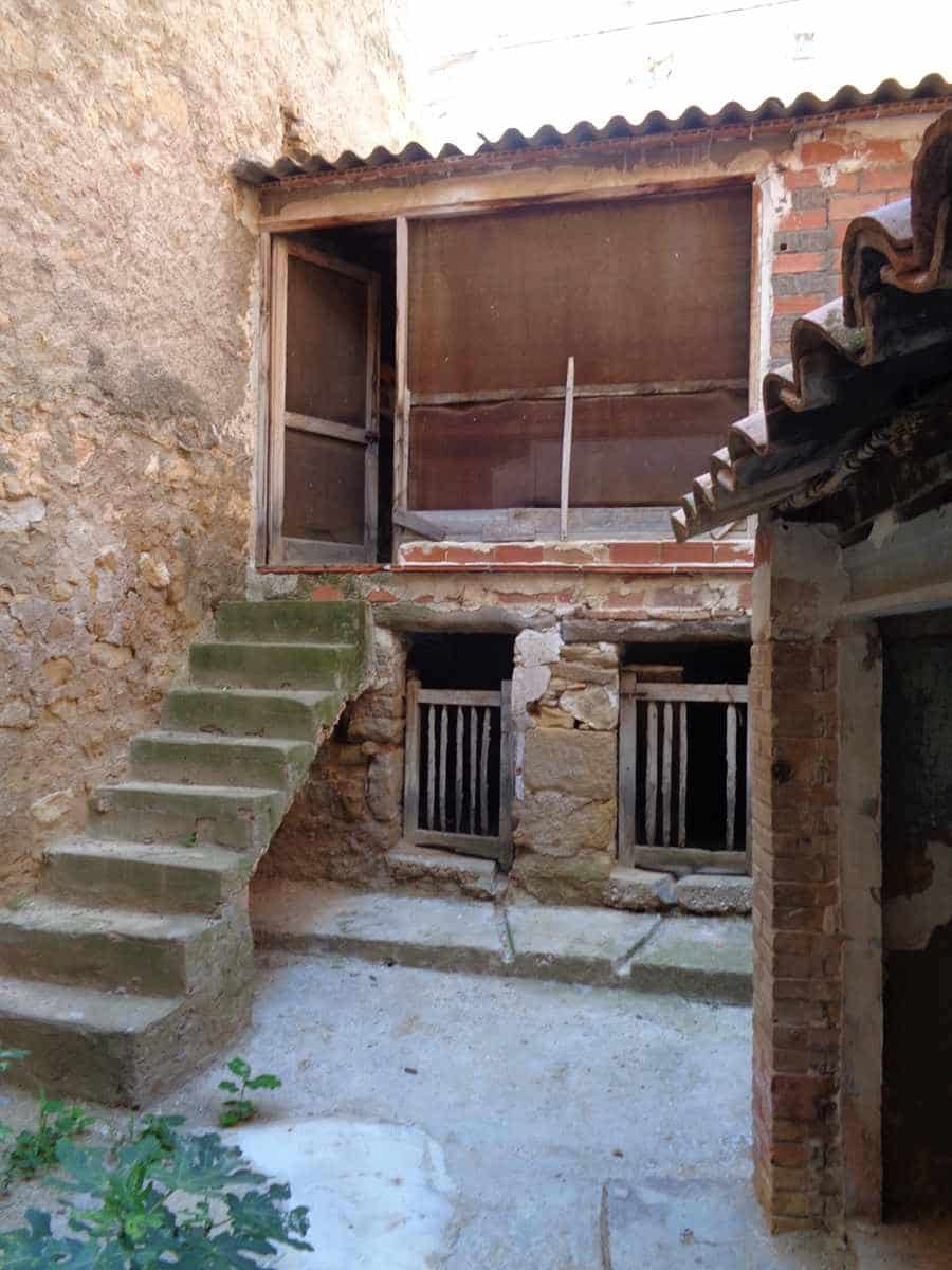 6 soverom Hus til salgs i Maella med garasje - € 49 000 (Ref: 7406966)