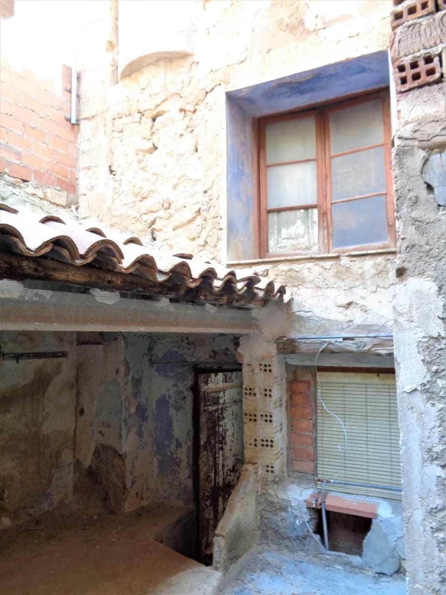 6 soverom Hus til salgs i Maella med garasje - € 49 000 (Ref: 7406966)