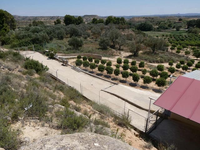 2 soverom Finca/Herregård til salgs i Caspe med svømmebasseng garasje - € 149 000 (Ref: 7774812)