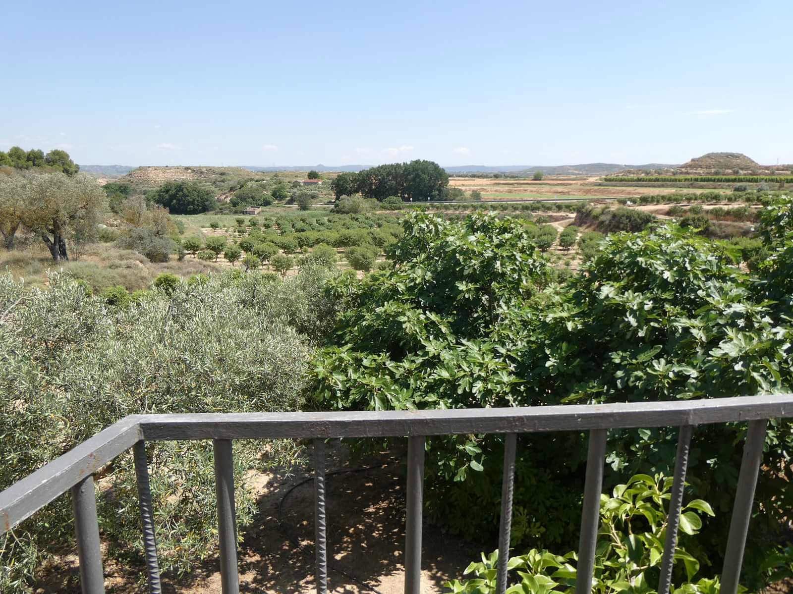 2 slaapkamer Finca/Landhuis te koop in Caspe met zwembad garage - € 149.000 (Ref: 7774812)