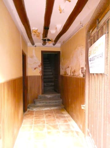 Omakotitalo myytävänä paikassa Maella mukana 
autotalli - 39 000 € (Ref: 7978032)