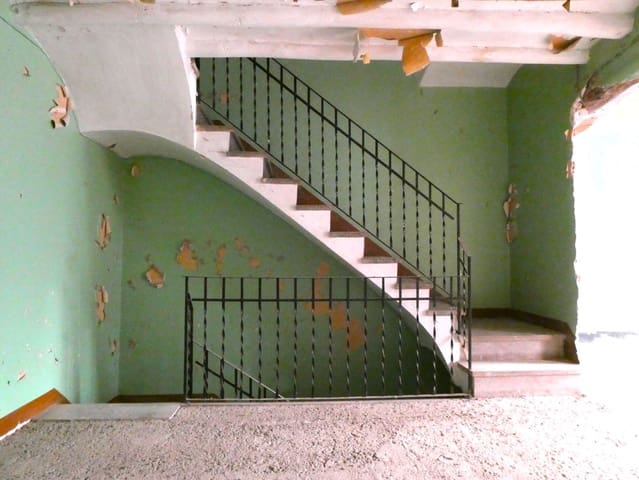 Omakotitalo myytävänä paikassa Maella mukana 
autotalli - 39 000 € (Ref: 7978032)