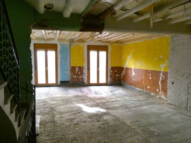 Huis te koop in Maella met garage - € 39.000 (Ref: 7978032)