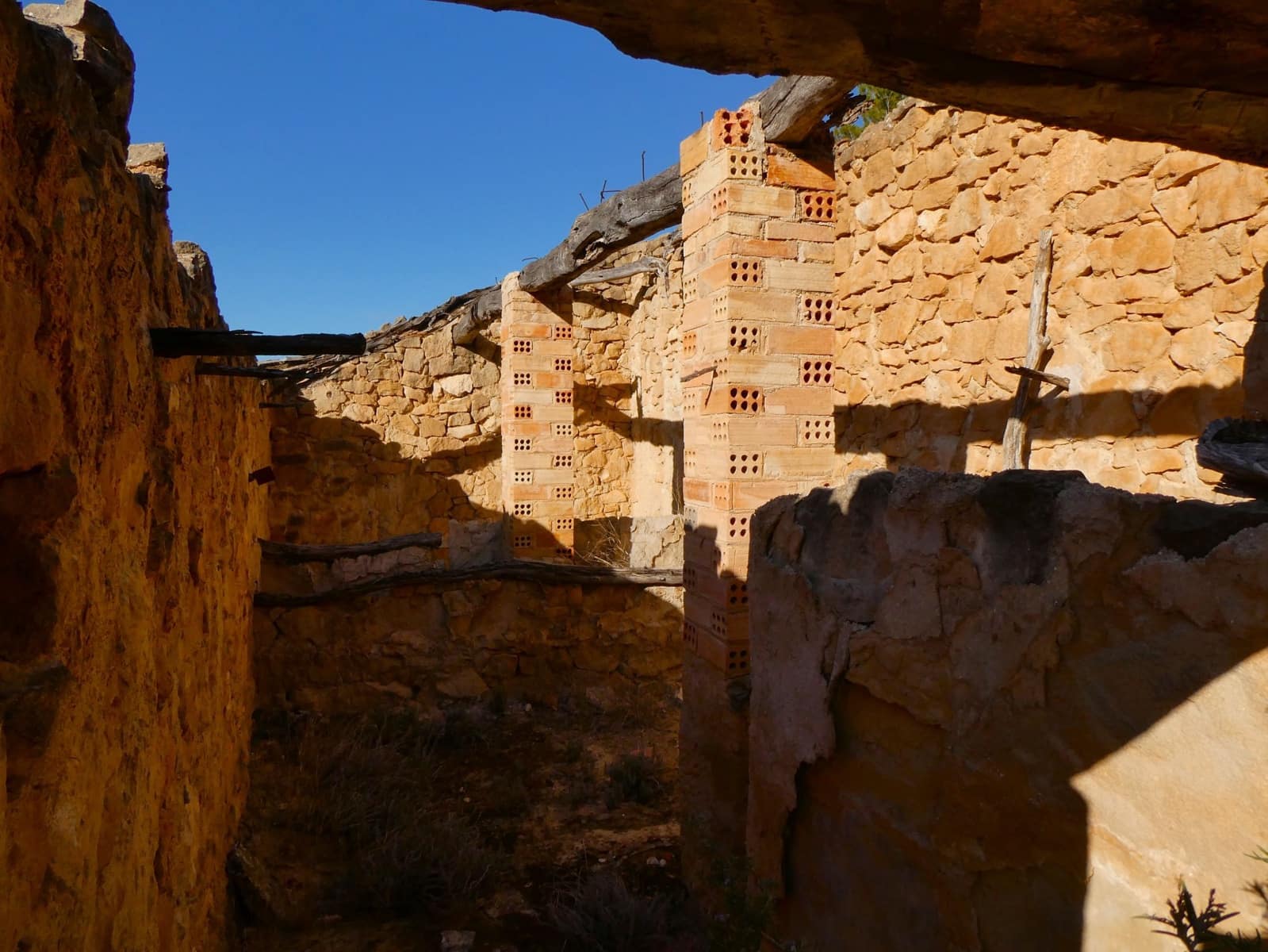 Finca/Herregård til salgs i Maella - € 7 500 (Ref: 7986067)