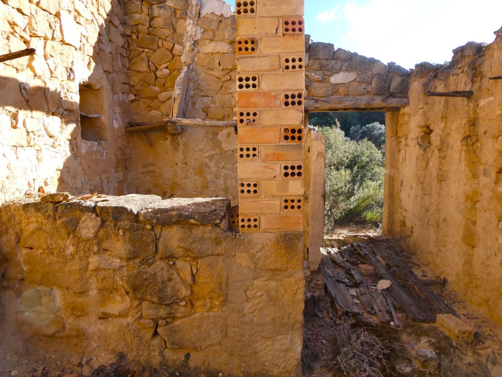 Finca/Herregård til salgs i Maella - € 7 500 (Ref: 7986067)