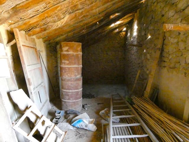 Maalaistalo myytävänä paikassa Maella - 26 000 € (Ref: 7995583)