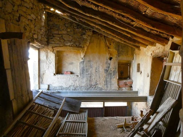 Maalaistalo myytävänä paikassa Maella - 26 000 € (Ref: 7995583)