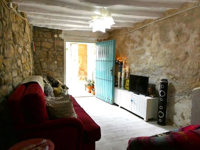 4 slaapkamer Huis te koop in Maella - € 29.500 (Ref: 8764955)