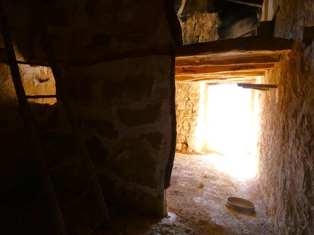 Finca/Country House for sale in Maella - € 16,500 (Ref: 8764956)