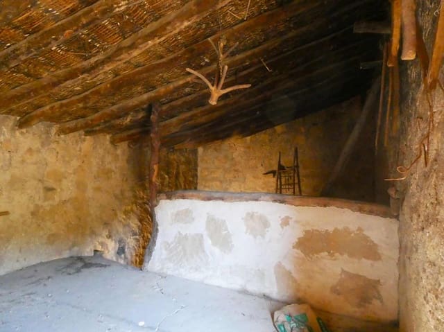 Finca/Country House for sale in Maella - € 16,500 (Ref: 8764956)