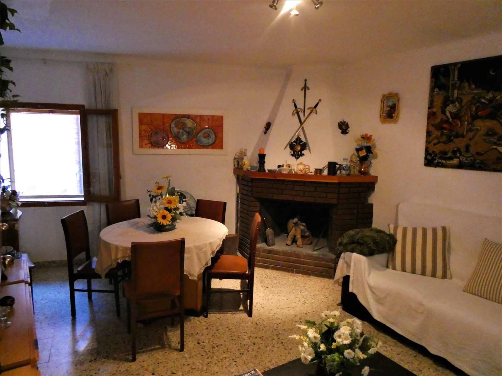 6 makuuhuone Omakotitalo myytävänä paikassa Maella mukana 
autotalli - 45 000 € (Ref: 8764986)