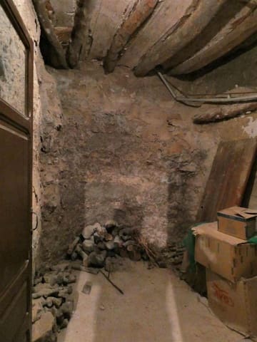 Casa de 6 habitaciones en Maella en venta con garaje - 45.000 € (Ref: 8764986)