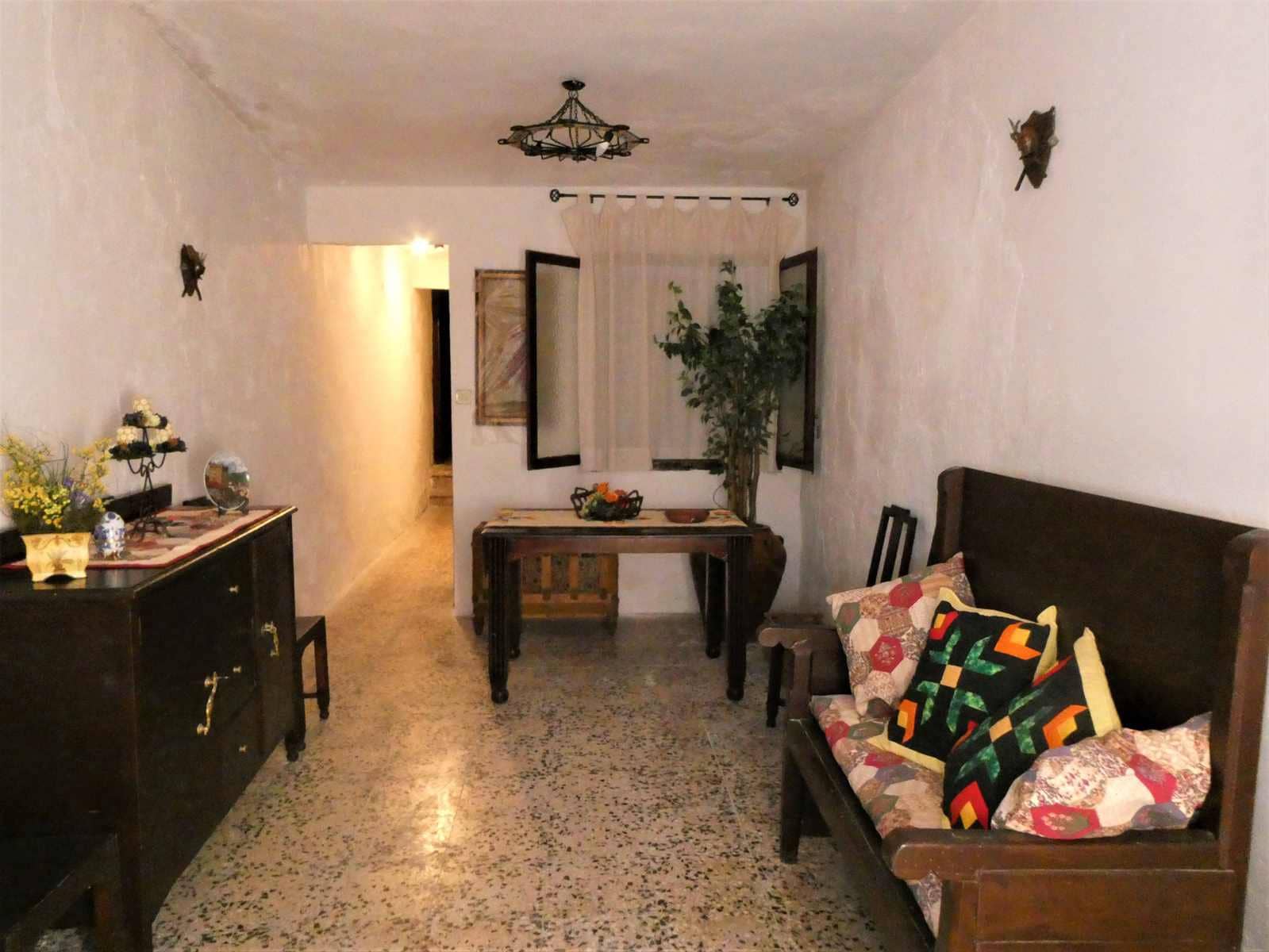 6 makuuhuone Omakotitalo myytävänä paikassa Maella mukana 
autotalli - 45 000 € (Ref: 8764986)