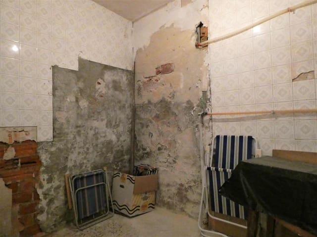 Casa de 6 habitaciones en Maella en venta con garaje - 45.000 € (Ref: 8764986)