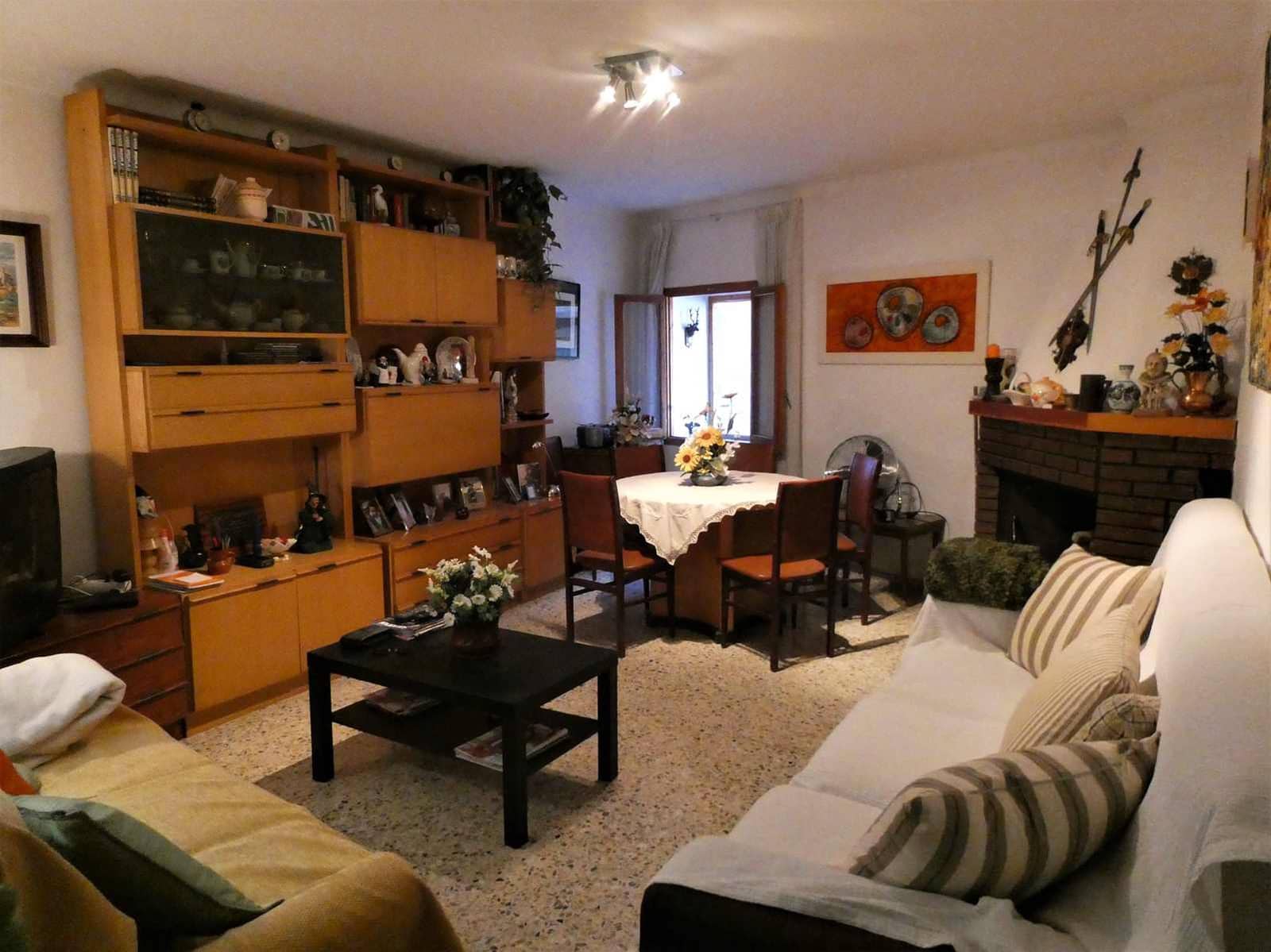 6 makuuhuone Omakotitalo myytävänä paikassa Maella mukana 
autotalli - 45 000 € (Ref: 8764986)