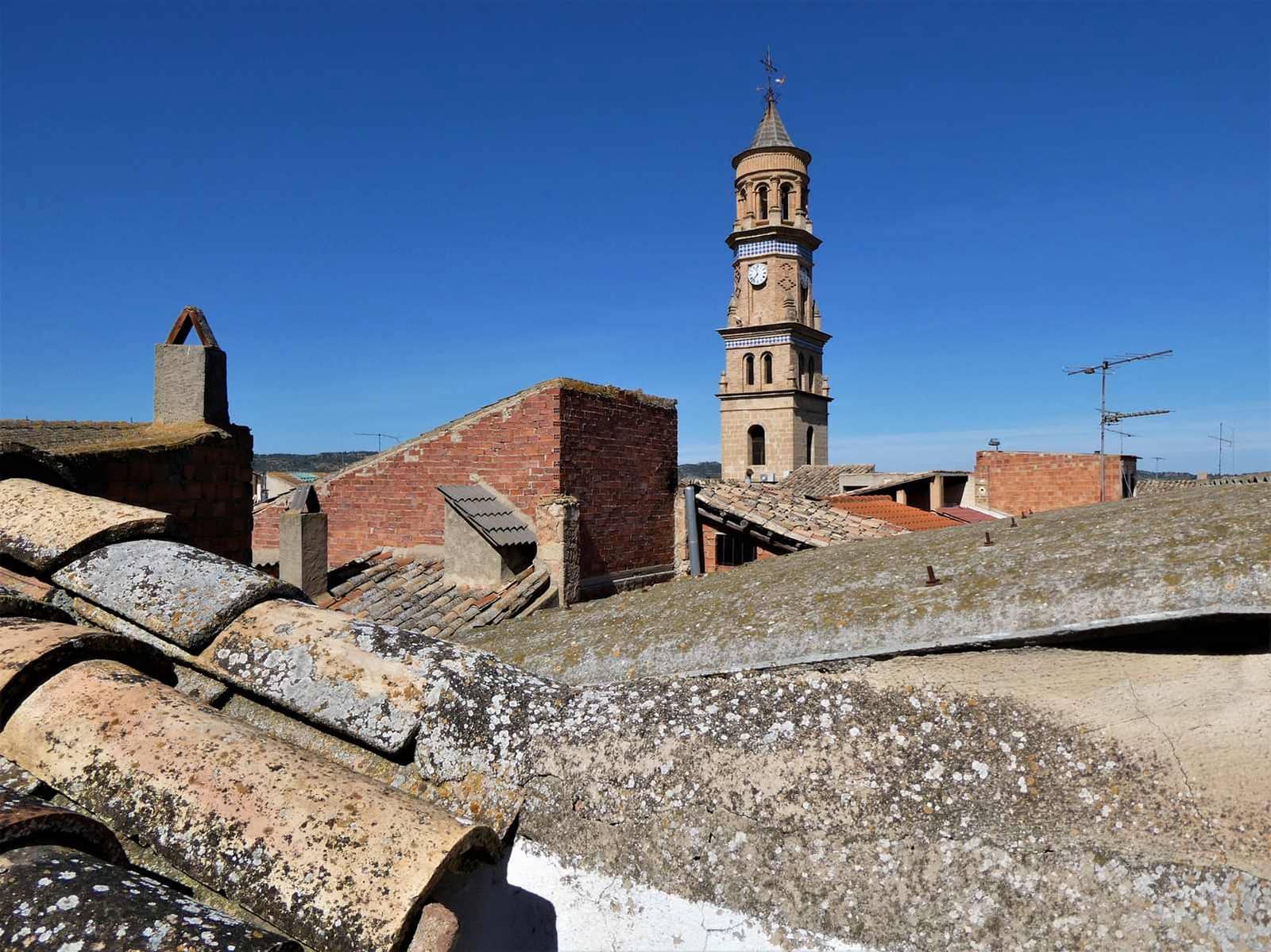 6 makuuhuone Omakotitalo myytävänä paikassa Maella mukana 
autotalli - 45 000 € (Ref: 8764986)