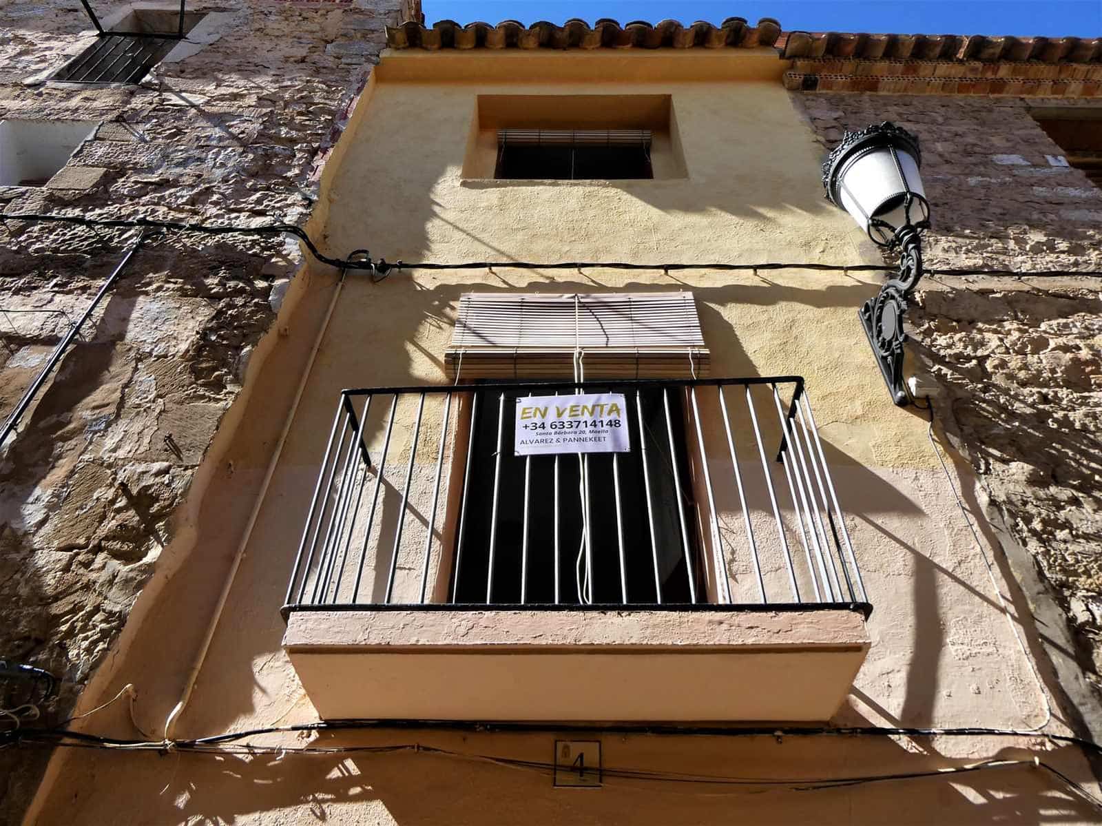 6 makuuhuone Omakotitalo myytävänä paikassa Maella mukana 
autotalli - 45 000 € (Ref: 8764986)