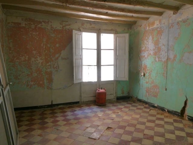 5 soverom Hus til salgs i Maella med garasje - € 35 000 (Ref: 9207976)