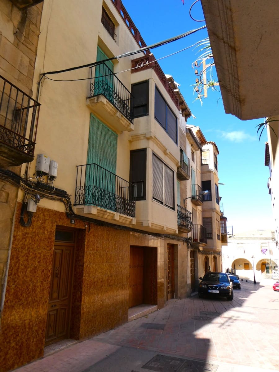 12 makuuhuone Omakotitalo myytävänä paikassa Fabara mukana 
autotalli - 68 000 € (Ref: 9427562)