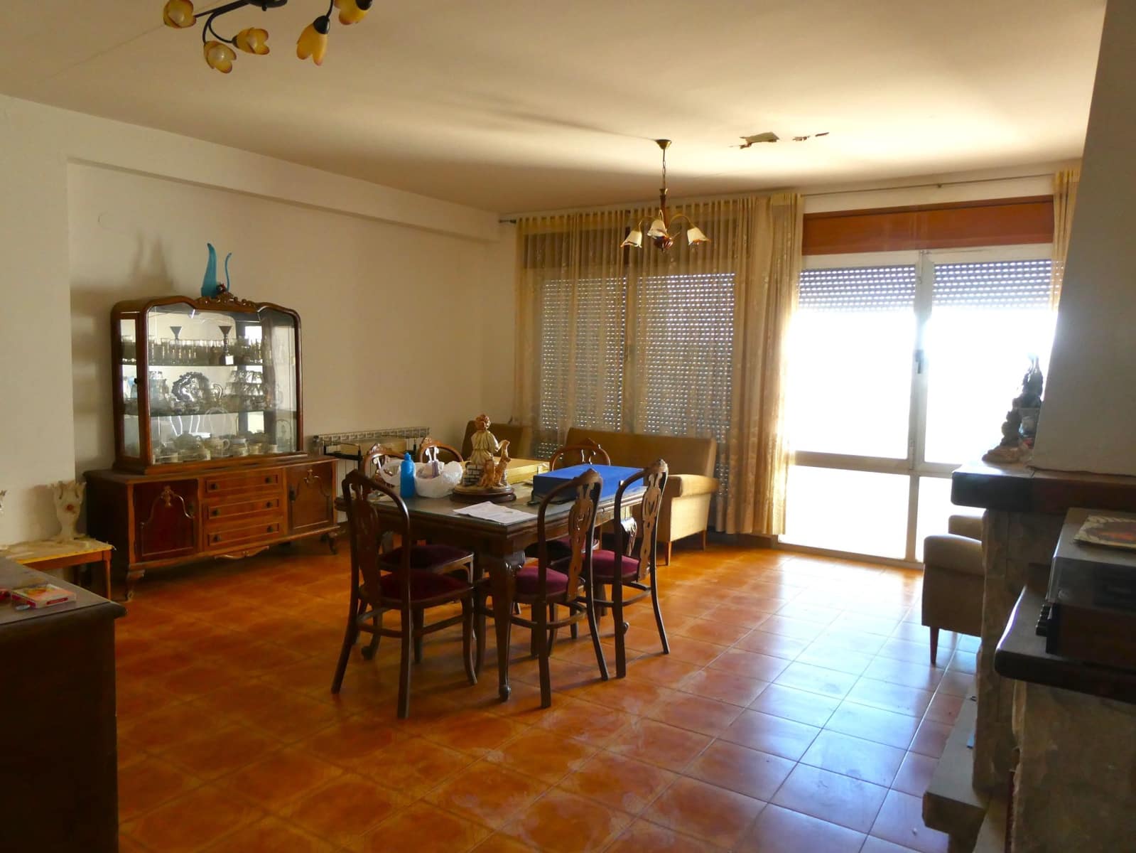 12 makuuhuone Omakotitalo myytävänä paikassa Fabara mukana 
autotalli - 68 000 € (Ref: 9427562)