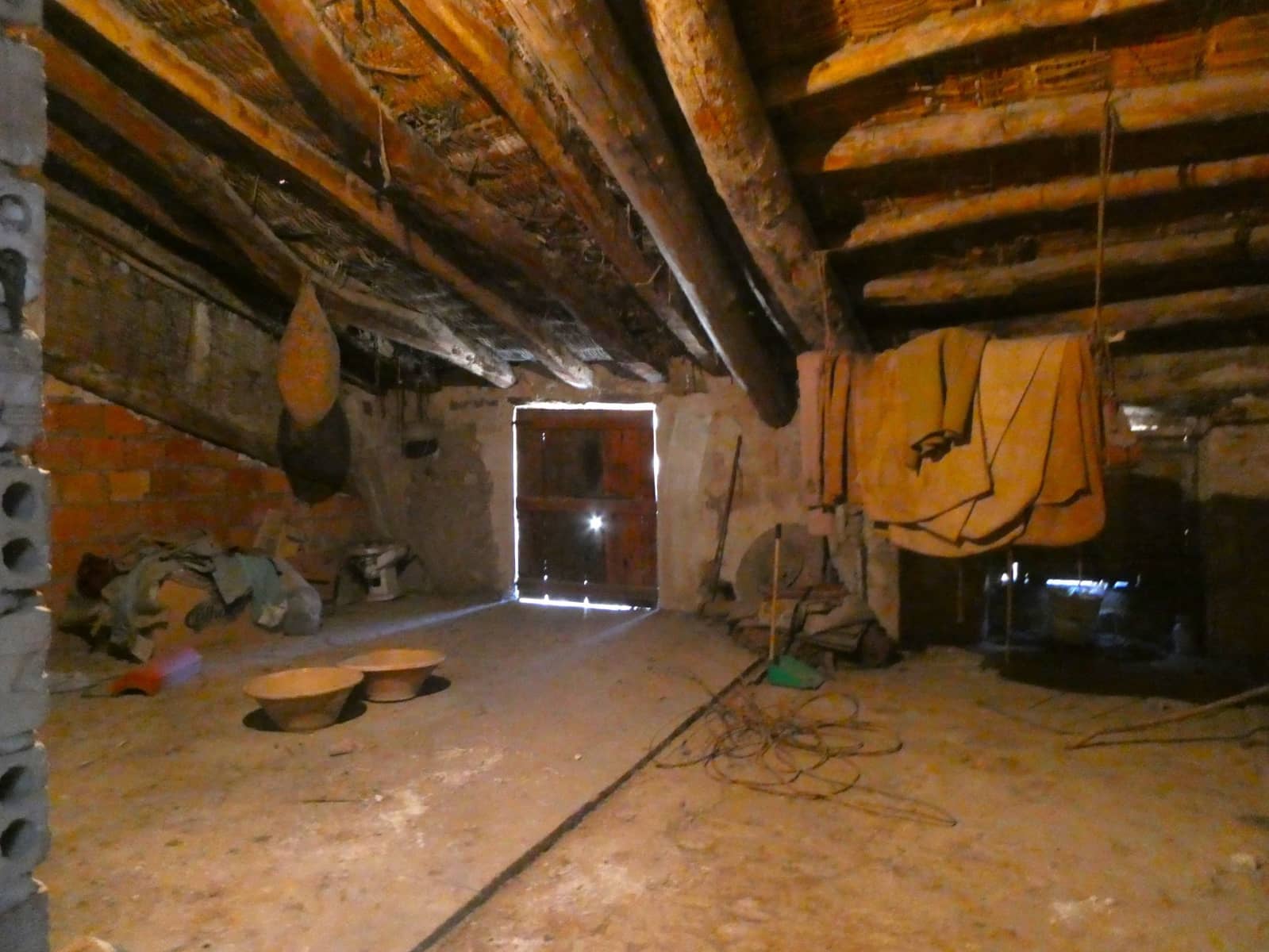 12 makuuhuone Omakotitalo myytävänä paikassa Fabara mukana 
autotalli - 68 000 € (Ref: 9427562)