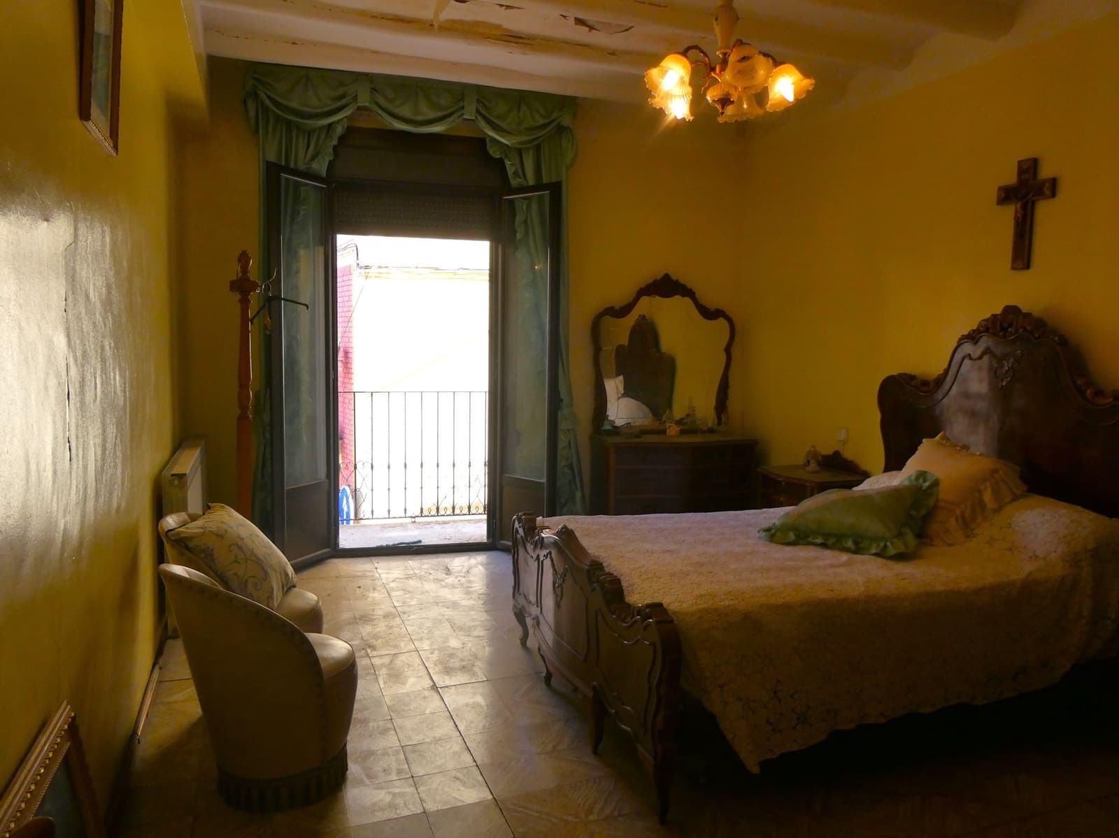 12 makuuhuone Omakotitalo myytävänä paikassa Fabara mukana 
autotalli - 68 000 € (Ref: 9427562)