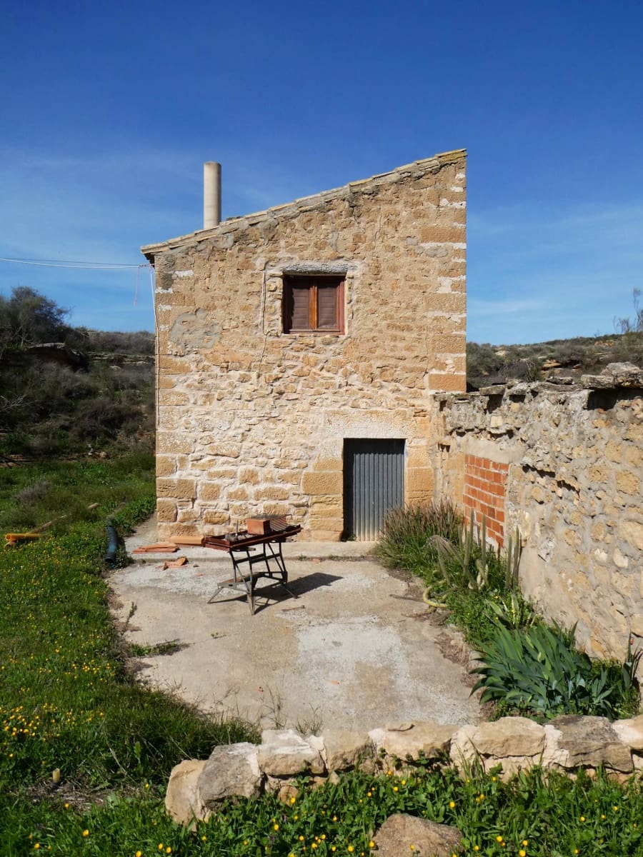4 soveværelse Finca/Landehus til salg i Caspe med garage - € 89.000 (Ref: 9697836)