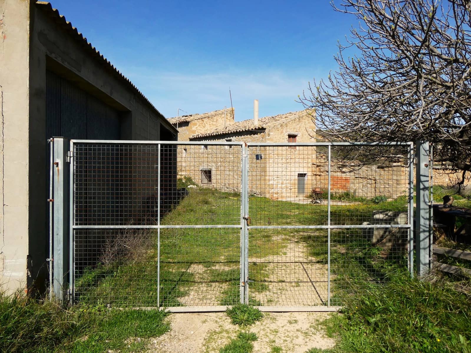 4 soveværelse Finca/Landehus til salg i Caspe med garage - € 89.000 (Ref: 9697836)