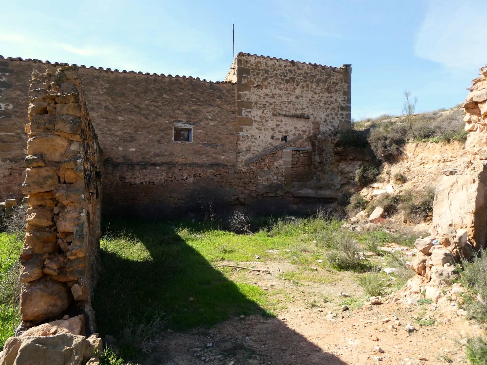 4 soveværelse Finca/Landehus til salg i Caspe med garage - € 89.000 (Ref: 9697836)